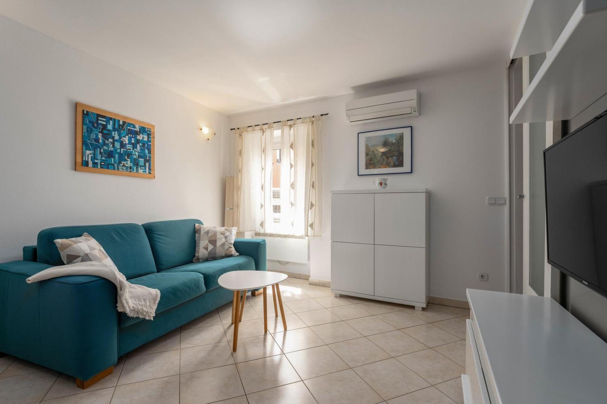 Degrassi Square Apartments (Adults Only) Vrsar Ngoại thất bức ảnh