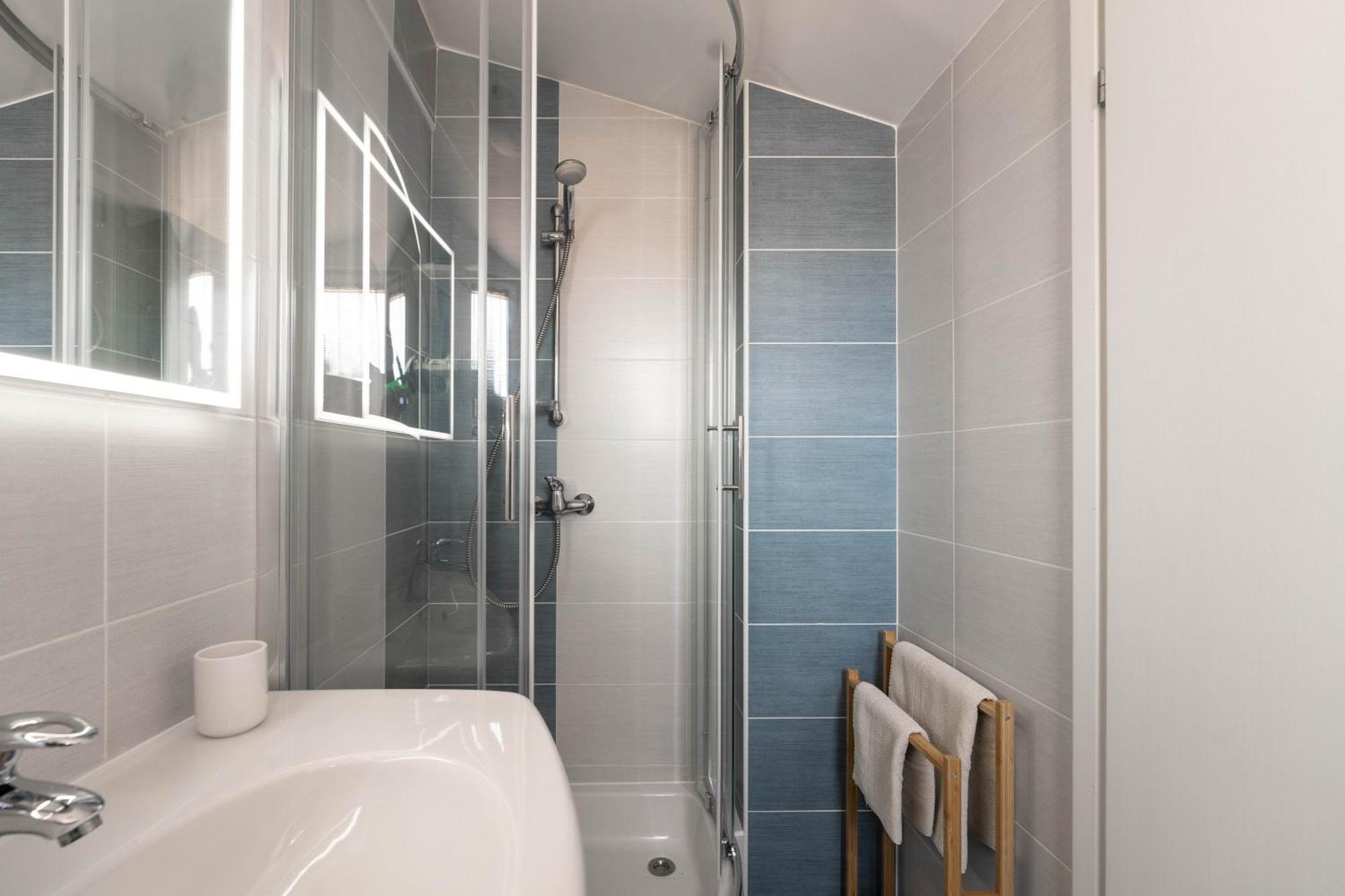 Degrassi Square Apartments (Adults Only) Vrsar Ngoại thất bức ảnh