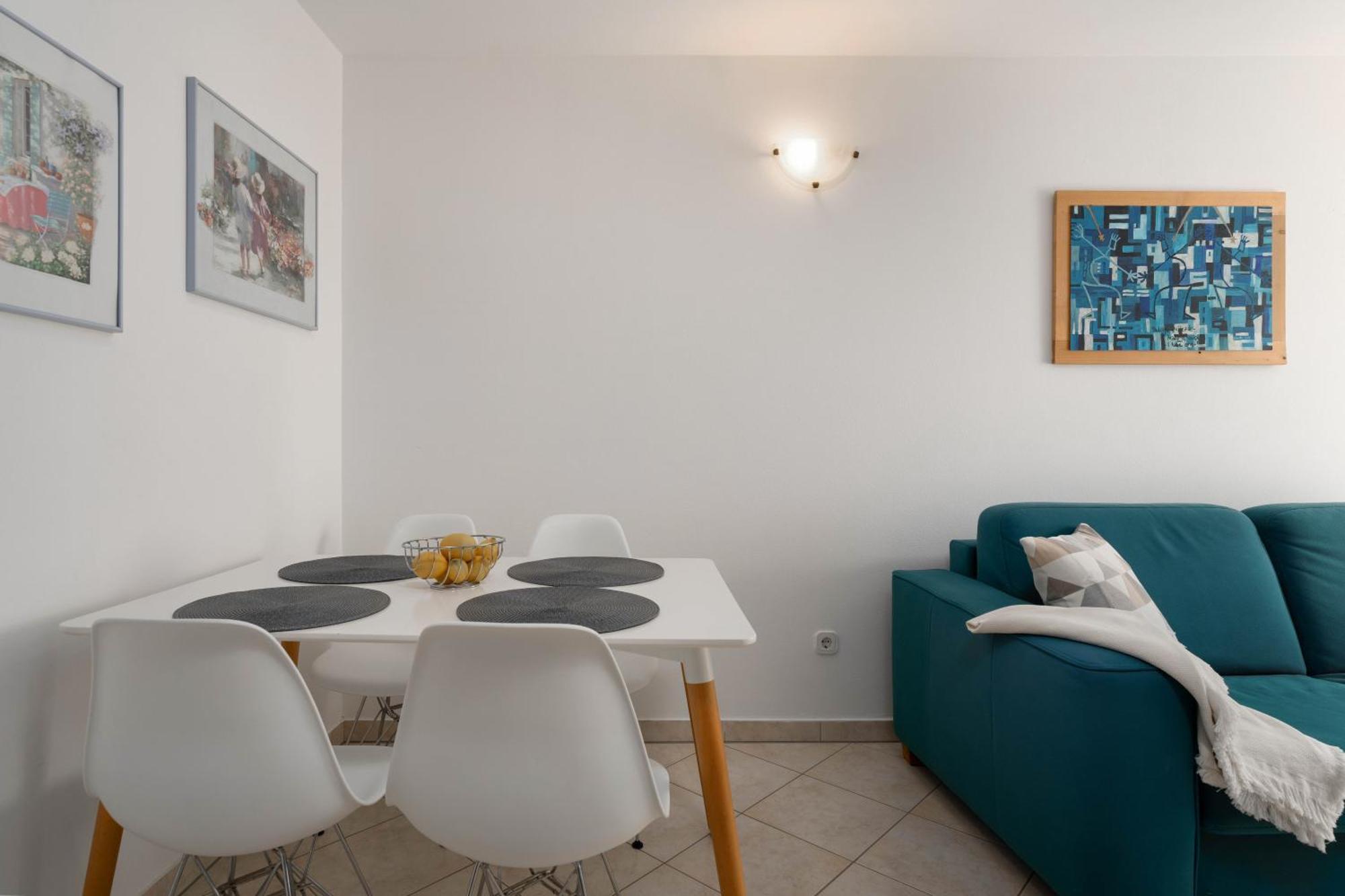 Degrassi Square Apartments (Adults Only) Vrsar Ngoại thất bức ảnh