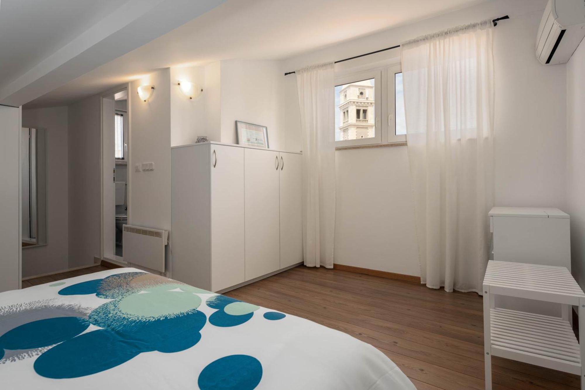 Degrassi Square Apartments (Adults Only) Vrsar Ngoại thất bức ảnh