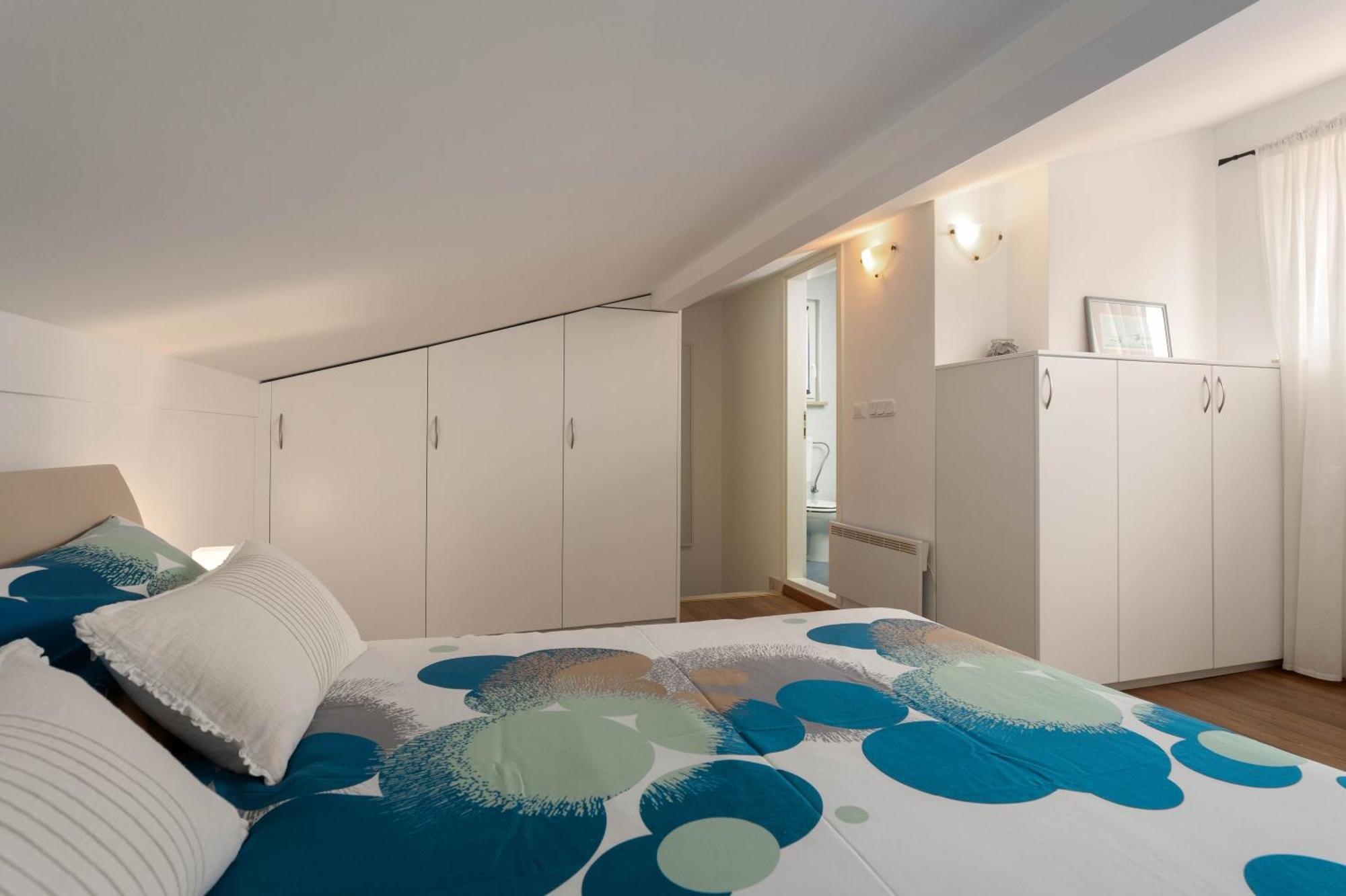 Degrassi Square Apartments (Adults Only) Vrsar Ngoại thất bức ảnh