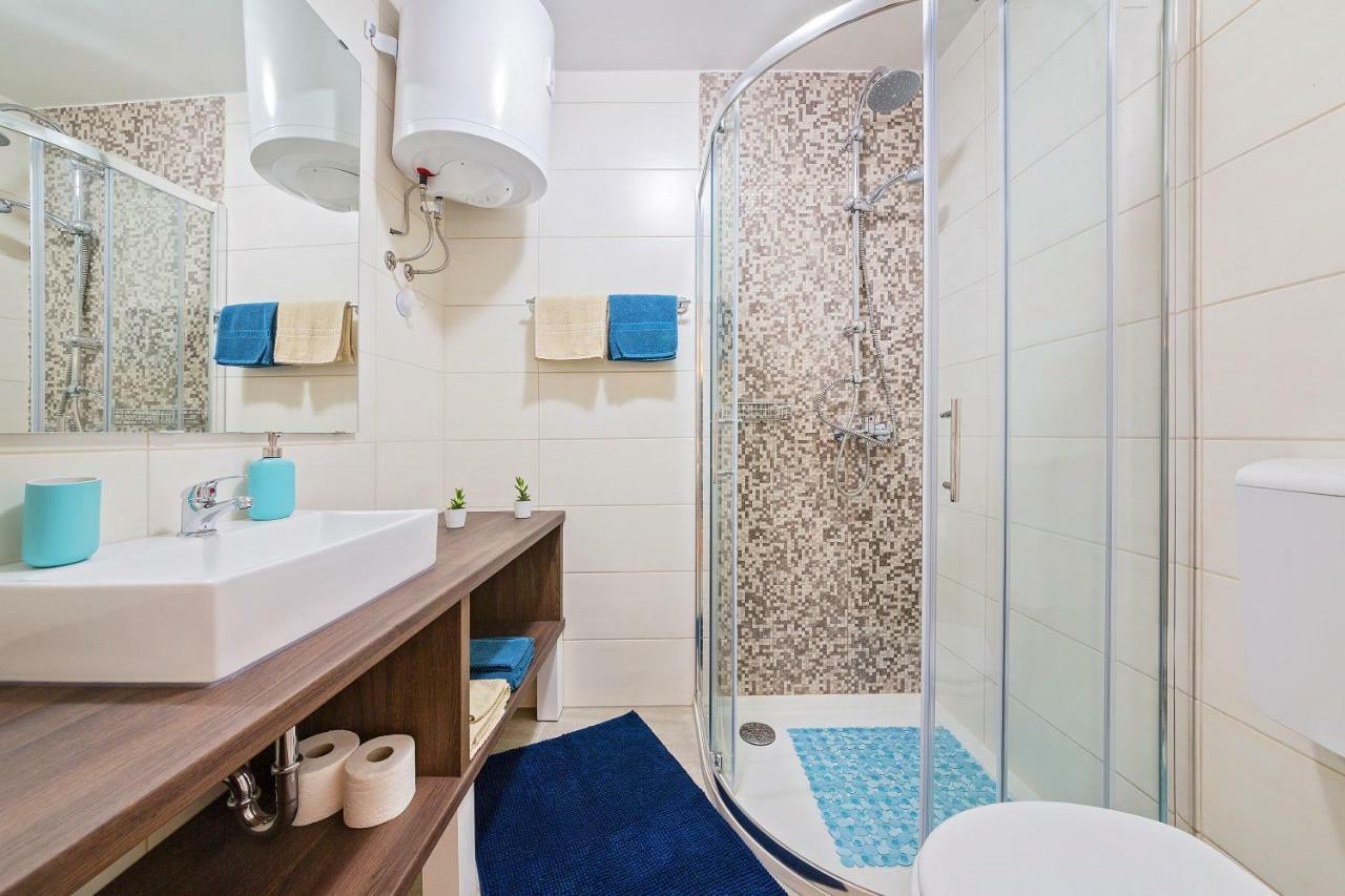 Degrassi Square Apartments (Adults Only) Vrsar Ngoại thất bức ảnh